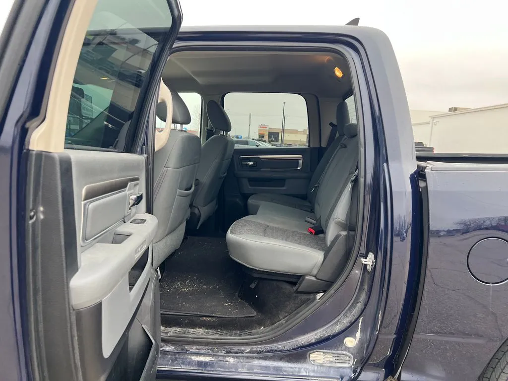 2016 Ram 1500 Big Horn photo 3