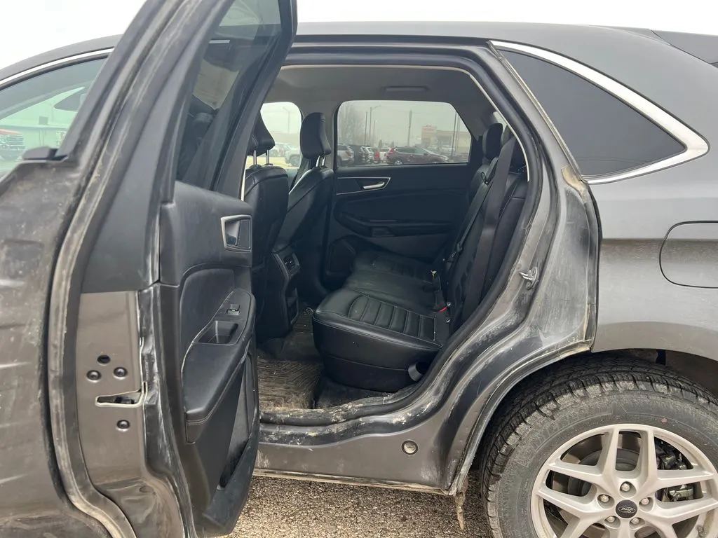 2024 Ford Edge SEL photo 3