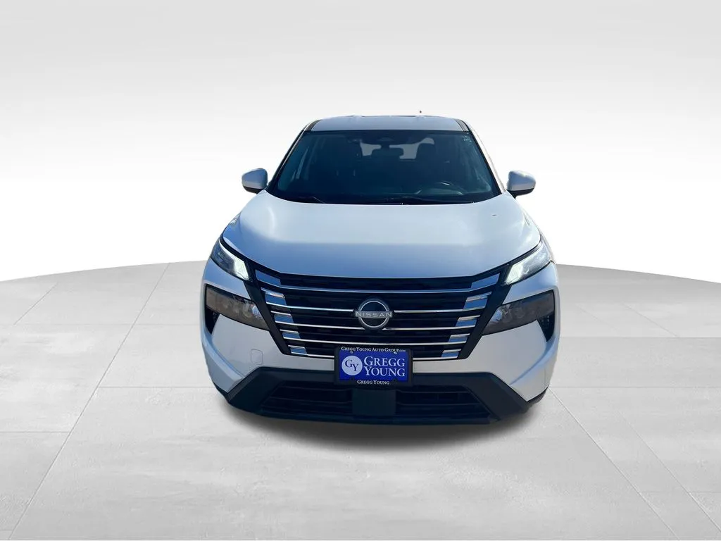2024 Nissan Rogue SV photo 4