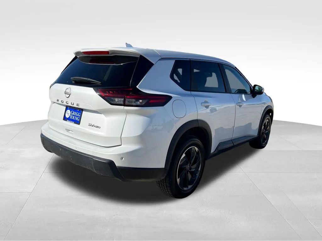 2024 Nissan Rogue SV photo 3