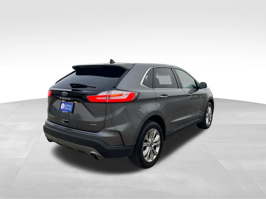 2024 Ford Edge Titanium photo 3