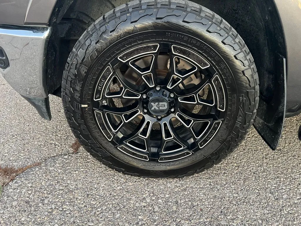 2019 Ram 1500 Laramie photo 3