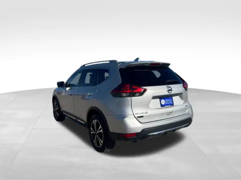 More photos of 2017 Nissan Rogue SL at Gregg Young Chevrolet Marshalltown, IA