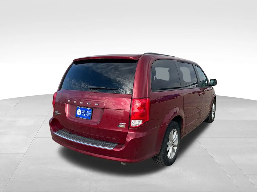 2014 Dodge Grand Caravan SXT photo 2