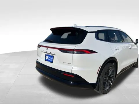 More photos of 2025 Toyota Crown Signia Limited at Gregg Young Toyota of Ottumwa, IA