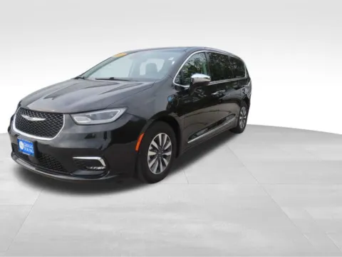 Another view of 2023 Chrysler Pacifica Hybrid Limited for sale in Ottumwa, IA at Gregg Young Toyota of Ottumwa