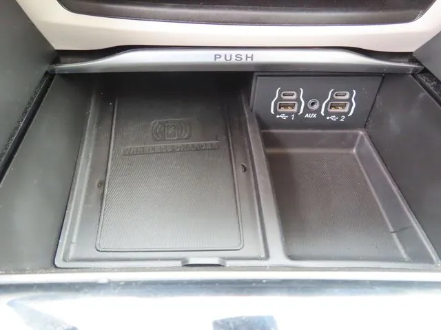 2023 Chrysler Pacifica Hybrid Limited photo 3