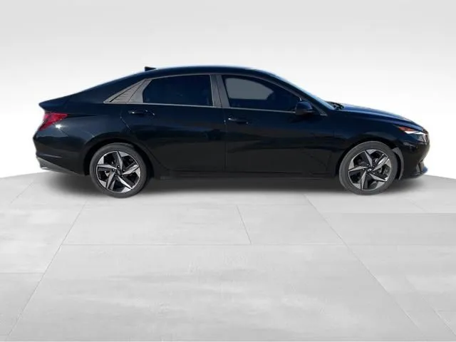 2023 Hyundai Elantra SEL Convenience photo 3