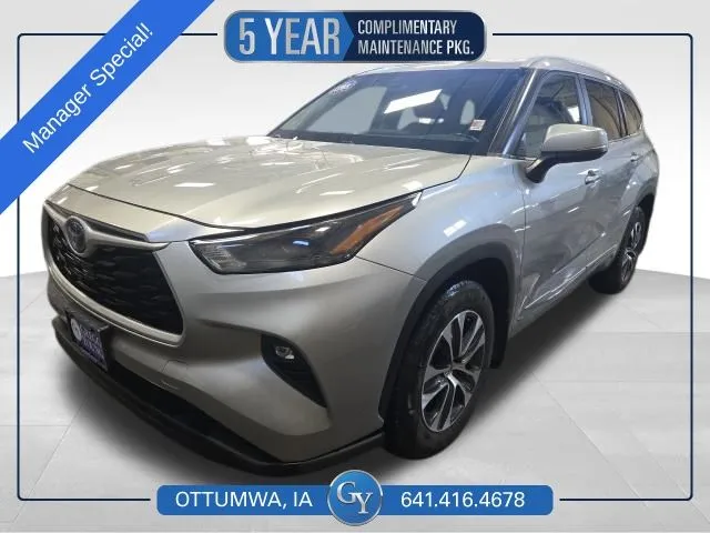 Silver 2023 Toyota Highlander Hybrid XLE for sale in Ottumwa, IA