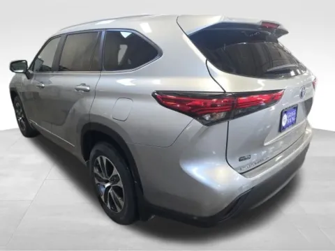 More photos of 2023 Toyota Highlander Hybrid XLE at Gregg Young Toyota of Ottumwa, IA