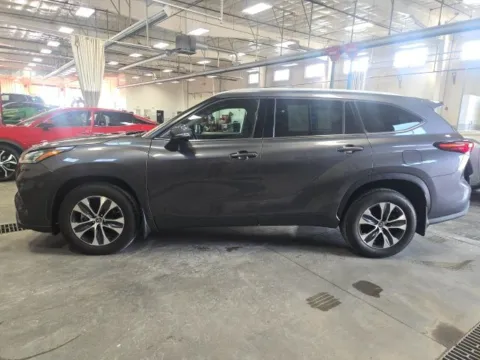 Photos of 2022 Toyota Highlander XLE for sale in Ottumwa, IA at Gregg Young Toyota of Ottumwa