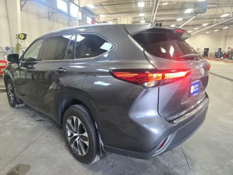 Another view of 2022 Toyota Highlander XLE for sale in Ottumwa, IA at Gregg Young Toyota of Ottumwa
