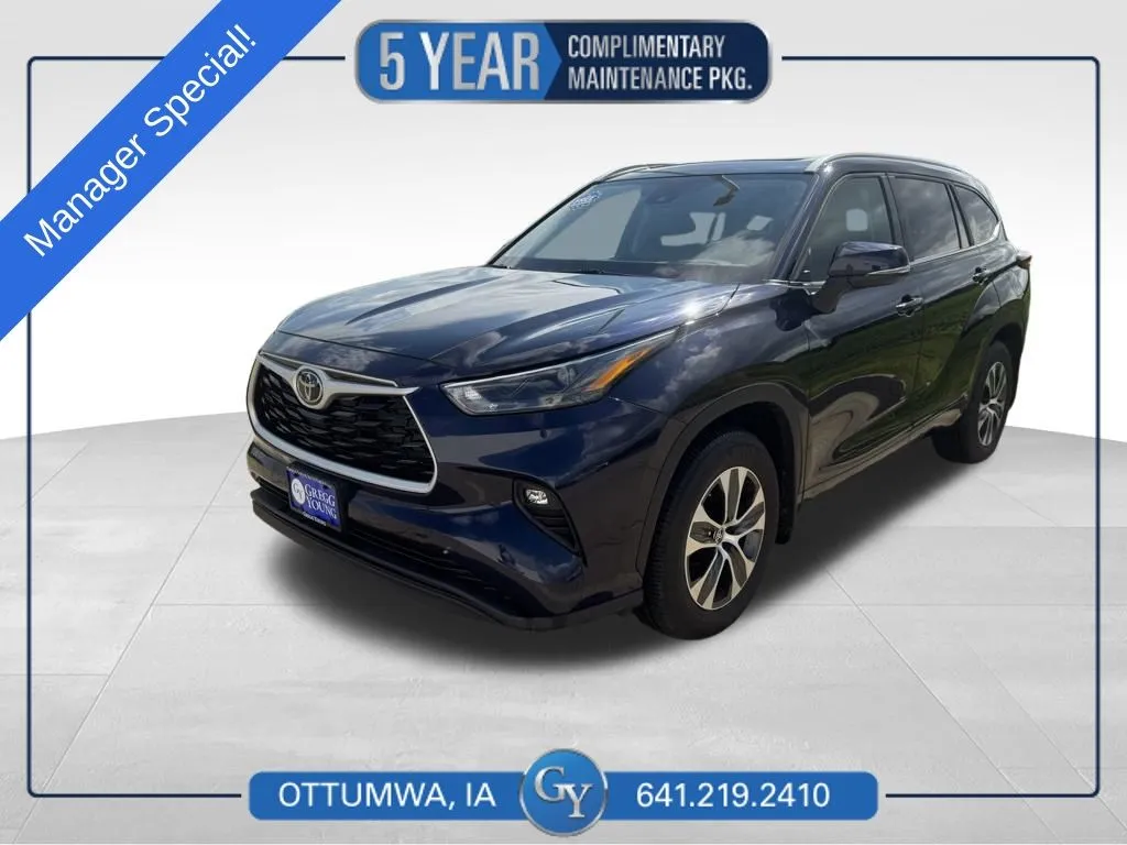 Blue 2023 Toyota Highlander XLE for sale in Ottumwa, IA