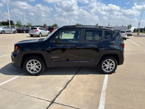 More photos of 2022 Jeep Renegade Latitude at Gregg Young Toyota of Ottumwa, IA