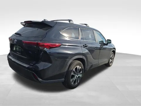More photos of 2023 Toyota Highlander XLE at Gregg Young Toyota of Ottumwa, IA