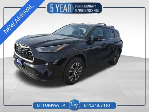 Black 2023 Toyota Highlander XLE for sale in Ottumwa, IA