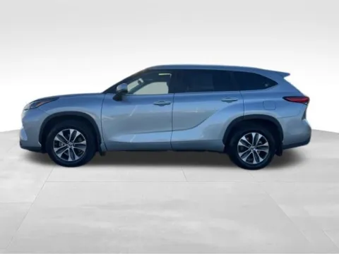 Photos of 2023 Toyota Highlander Hybrid XLE for sale in Ottumwa, IA at Gregg Young Toyota of Ottumwa