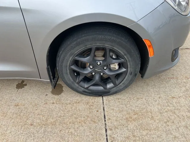 2020 Chrysler Pacifica Touring L photo 4