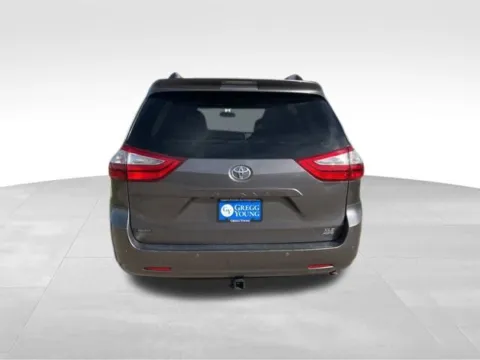More photos of 2017 Toyota Sienna XLE at Gregg Young Toyota of Ottumwa, IA
