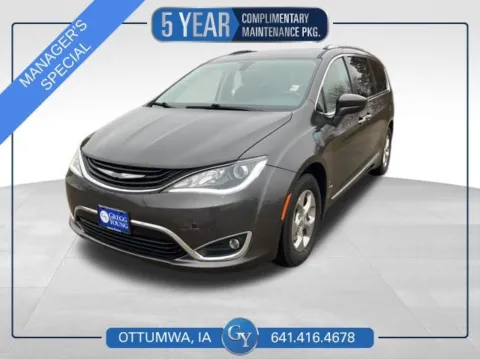 Gray 2019 Chrysler Pacifica Hybrid Touring L for sale in Ottumwa, IA