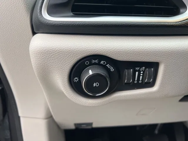 2019 Chrysler Pacifica Hybrid Touring L photo 4