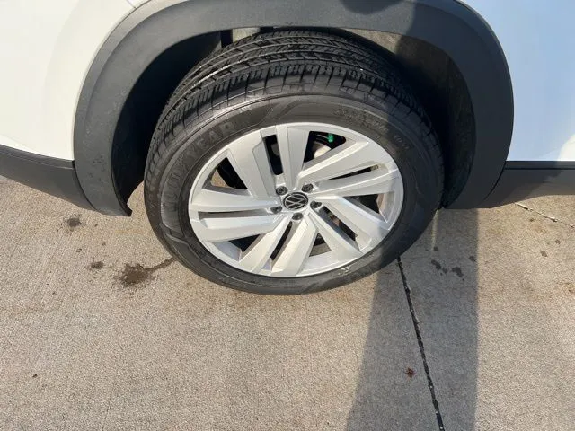 2023 Volkswagen Atlas Cross Sport SE Technology photo 3