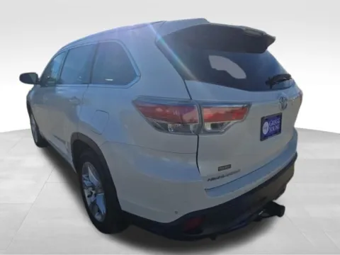 More photos of 2015 Toyota Highlander Limited at Gregg Young Toyota of Ottumwa, IA