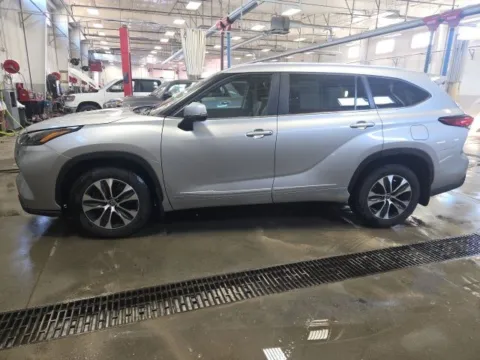 Photos of 2023 Toyota Highlander Hybrid XLE for sale in Ottumwa, IA at Gregg Young Toyota of Ottumwa