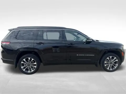 More photos of 2024 Jeep Grand Cherokee L Overland at Gregg Young Toyota of Ottumwa, IA