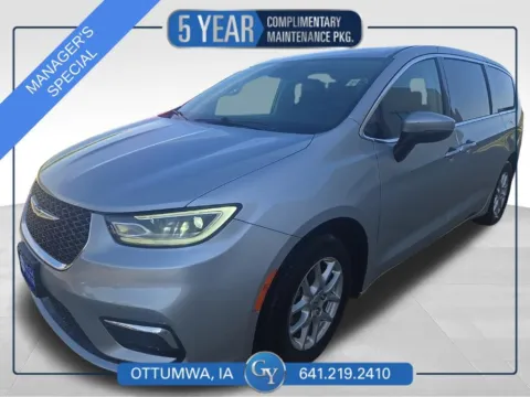 Silver 2023 Chrysler Pacifica Touring L for sale in Ottumwa, IA