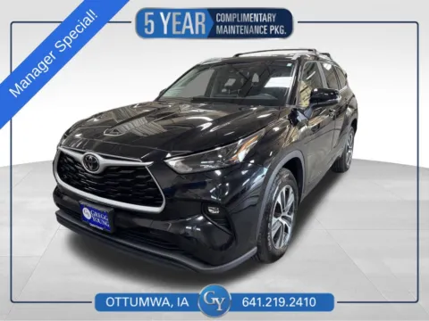 Black 2023 Toyota Highlander XLE for sale in Ottumwa, IA
