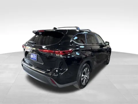 More photos of 2023 Toyota Highlander XLE at Gregg Young Toyota of Ottumwa, IA