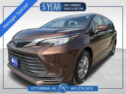Brown 2022 Toyota Sienna LE for sale in Ottumwa, IA