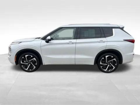 Photos of 2023 Mitsubishi Outlander SEL for sale in Ottumwa, IA at Gregg Young Toyota of Ottumwa