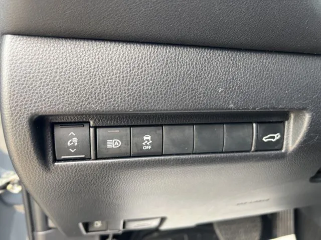 2021 Toyota Venza LE photo 4