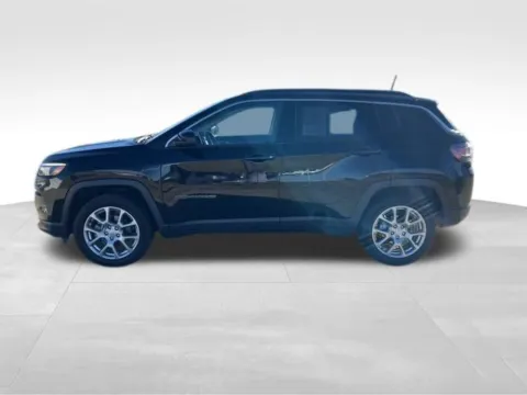 More photos of 2022 Jeep Compass Latitude Lux at Gregg Young Toyota of Ottumwa, IA