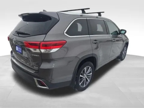 More photos of 2017 Toyota Highlander Hybrid XLE at Gregg Young Toyota of Ottumwa, IA