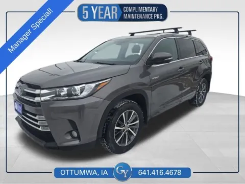 Gray 2017 Toyota Highlander Hybrid XLE for sale in Ottumwa, IA