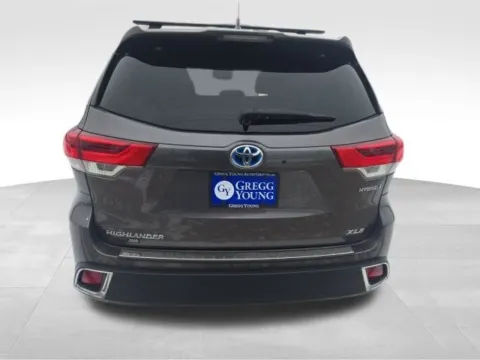 More photos of 2017 Toyota Highlander Hybrid XLE at Gregg Young Toyota of Ottumwa, IA