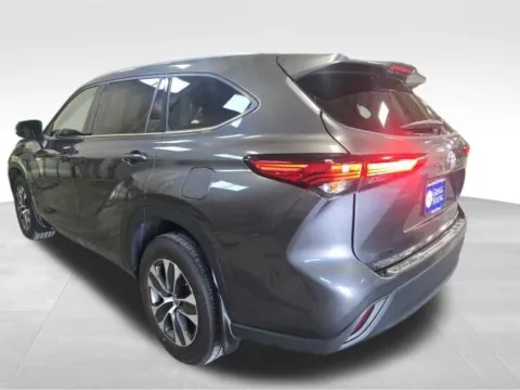 Another view of 2022 Toyota Highlander XLE for sale in Ottumwa, IA at Gregg Young Toyota of Ottumwa