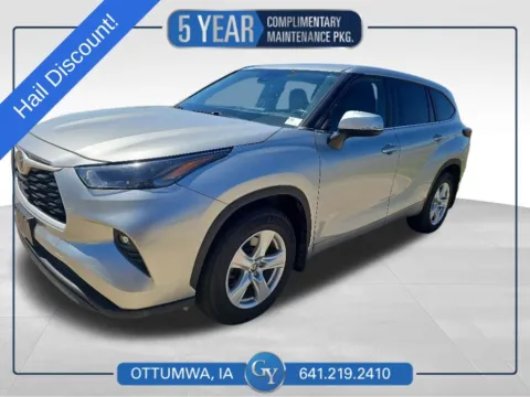 Silver 2024 Toyota Highlander LE for sale in Ottumwa, IA