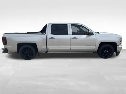 More photos of 2018 Chevrolet Silverado 1500 LT at Gregg Young Toyota of Ottumwa, IA