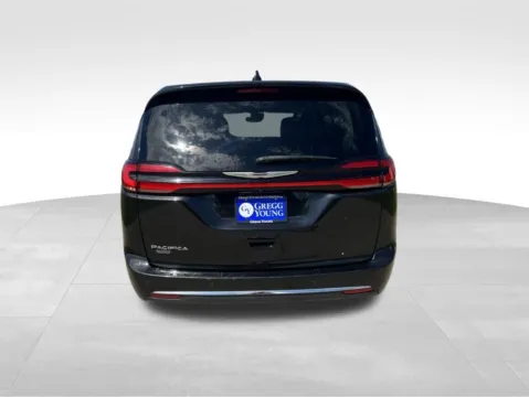 More photos of 2023 Chrysler Pacifica Touring L at Gregg Young Toyota of Ottumwa, IA