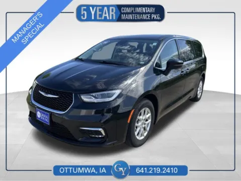 Black 2023 Chrysler Pacifica Touring L for sale in Ottumwa, IA