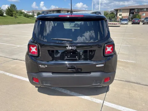 More photos of 2022 Jeep Renegade Latitude at Gregg Young Toyota of Ottumwa, IA
