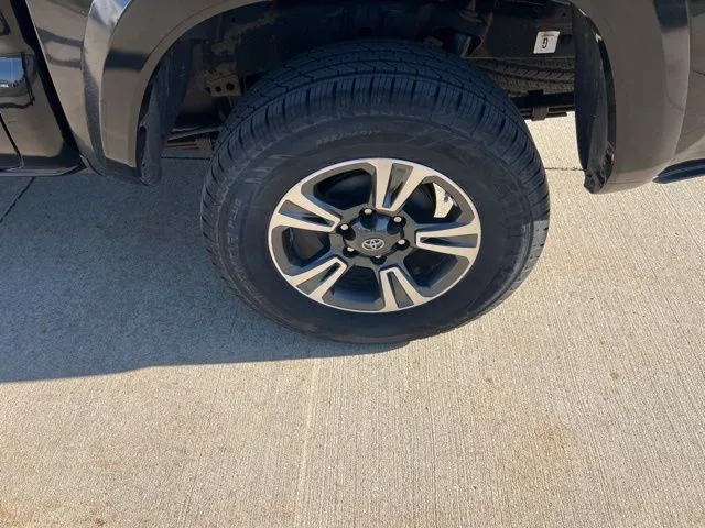 2018 Toyota Tacoma TRD Sport photo 4