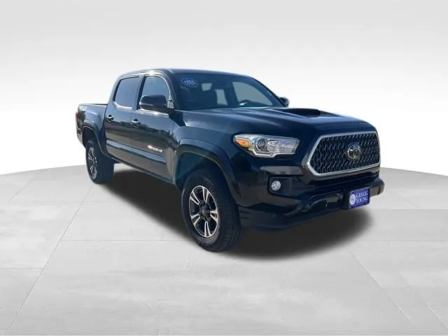 2018 Toyota Tacoma TRD Sport photo 3