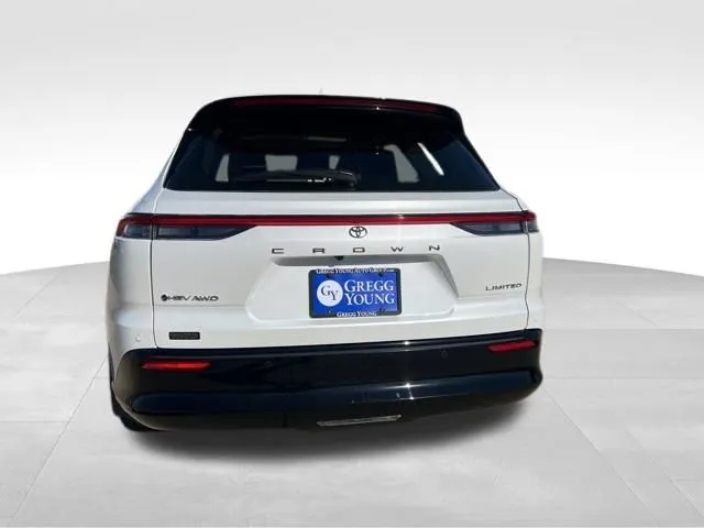 2025 Toyota Crown Signia Limited photo 2