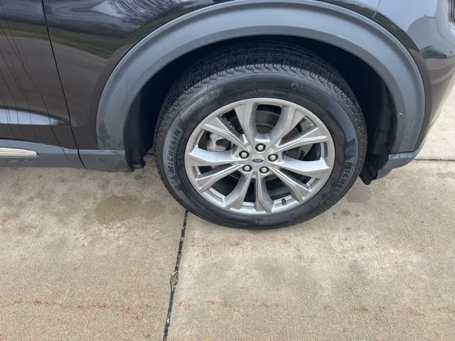 2022 Ford Explorer XLT photo 3