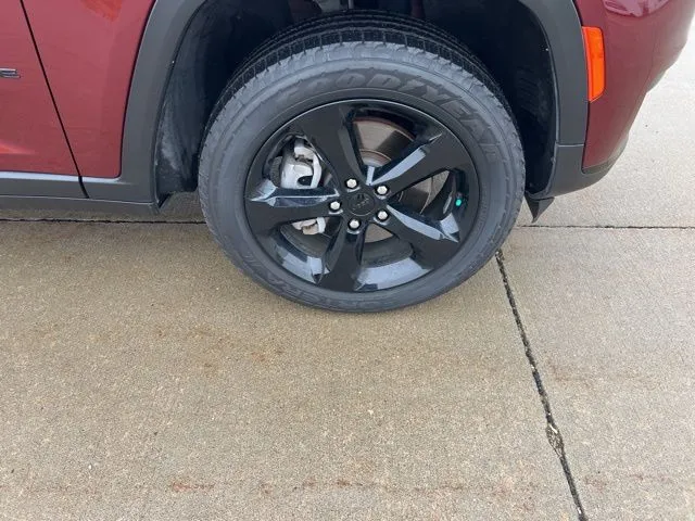 2023 Jeep Grand Cherokee Altitude photo 3